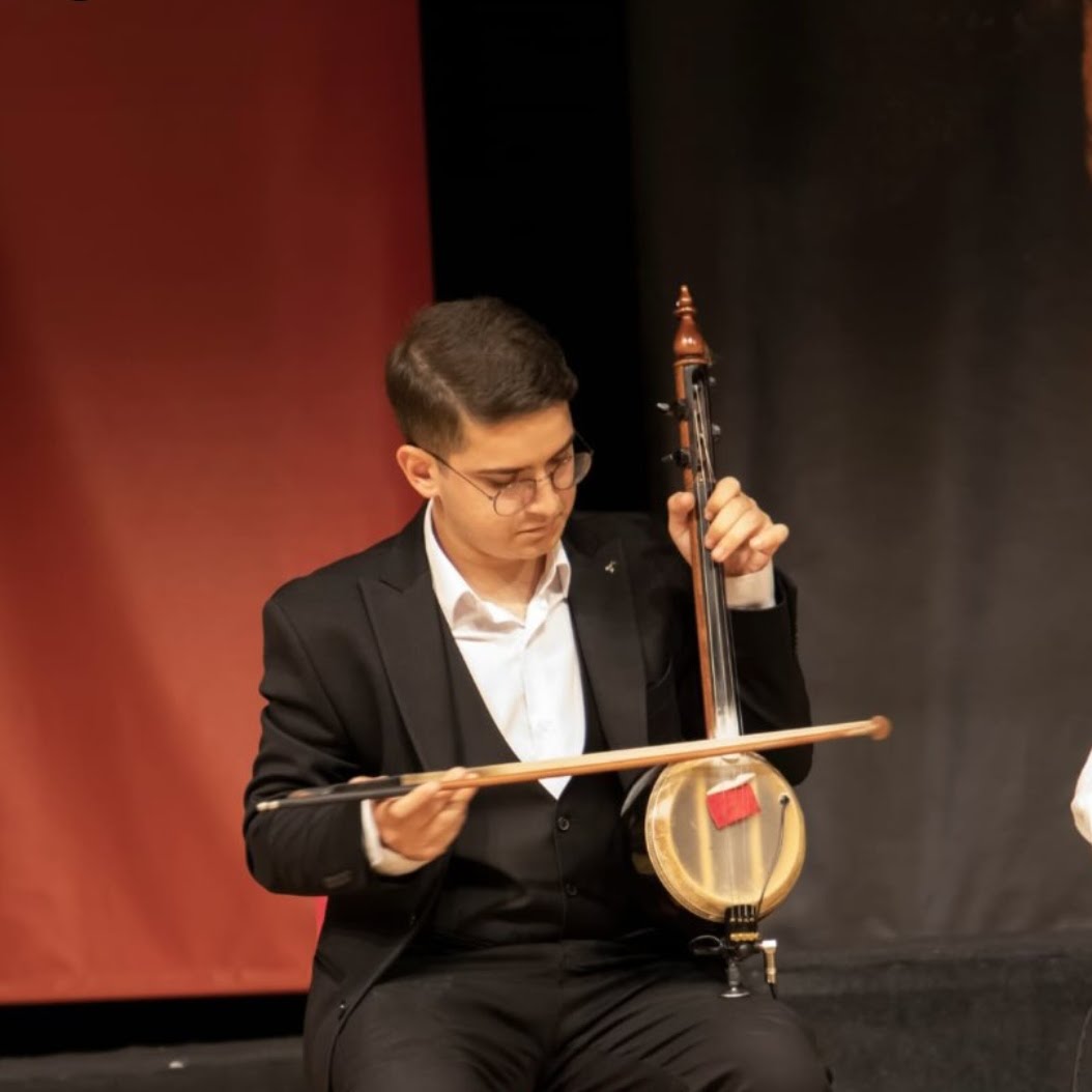 Kabak kemane sanatçısı Yusuf Emre Yalçın Fotoğraf 1